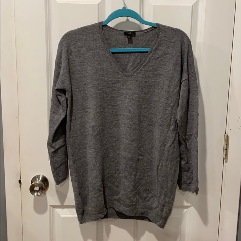 Ann Taylor 100% Merino Wool V Neck Sweater EUC